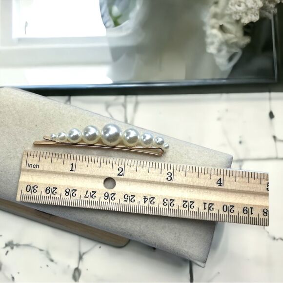 Pearl on Gold Hardware l Hair Clip, Barrette l Trending l New - Picture 5 of 9